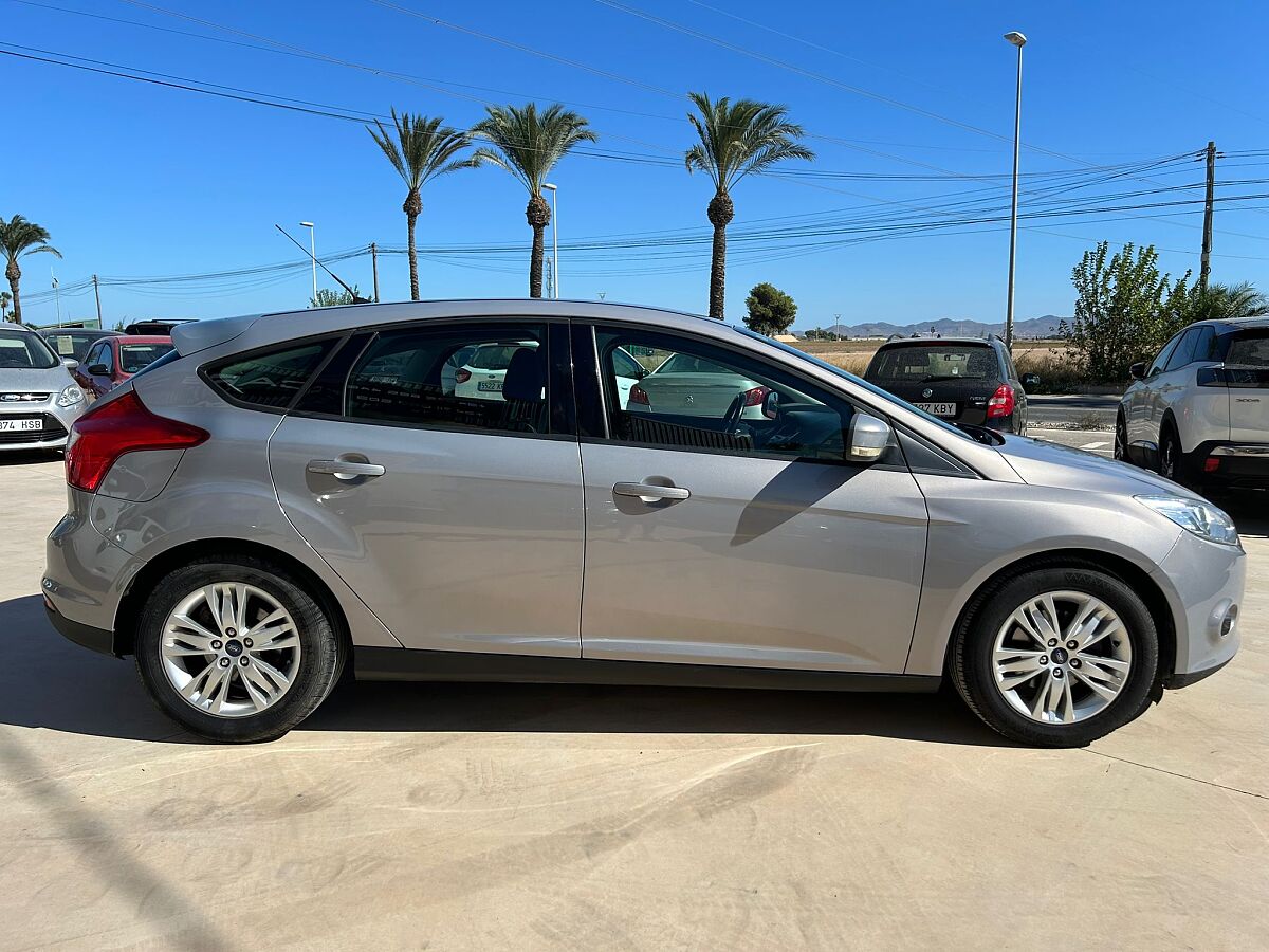 FORD FOCUS TREND 1.6 TI-VCT AUTO SPANISH LHD IN SPAIN 56000 MILES SUPER 2014